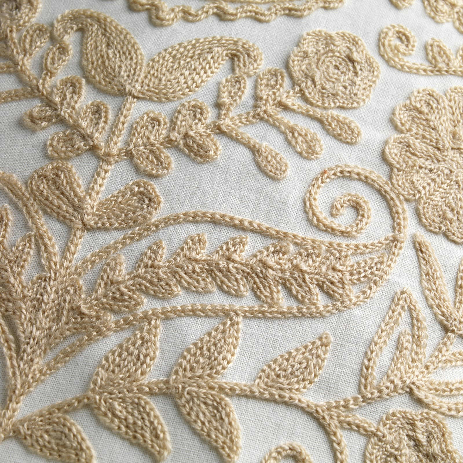 MIMI - Coussin - marron en coton 30x50 cm avec motif fleuri