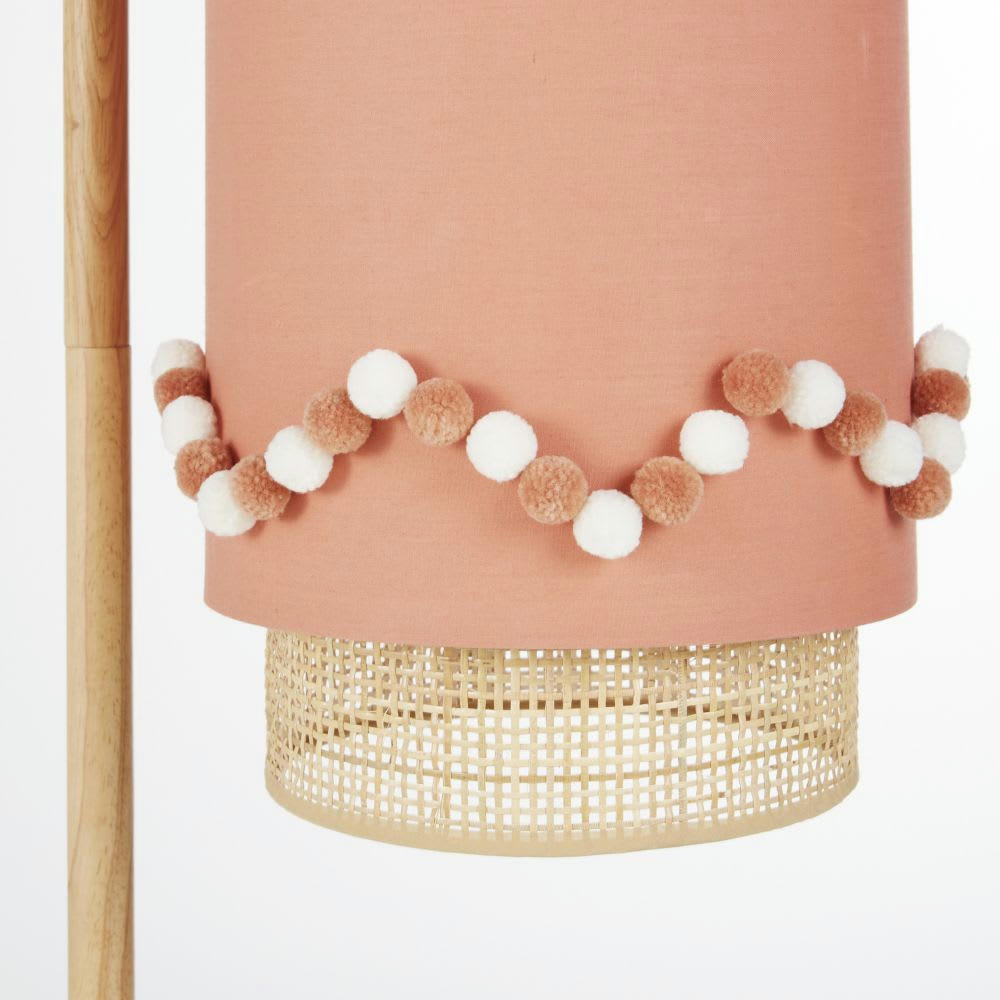 HOUNA - Lampadaire en bois d'hévéa abat-jour rose avec pompons H138