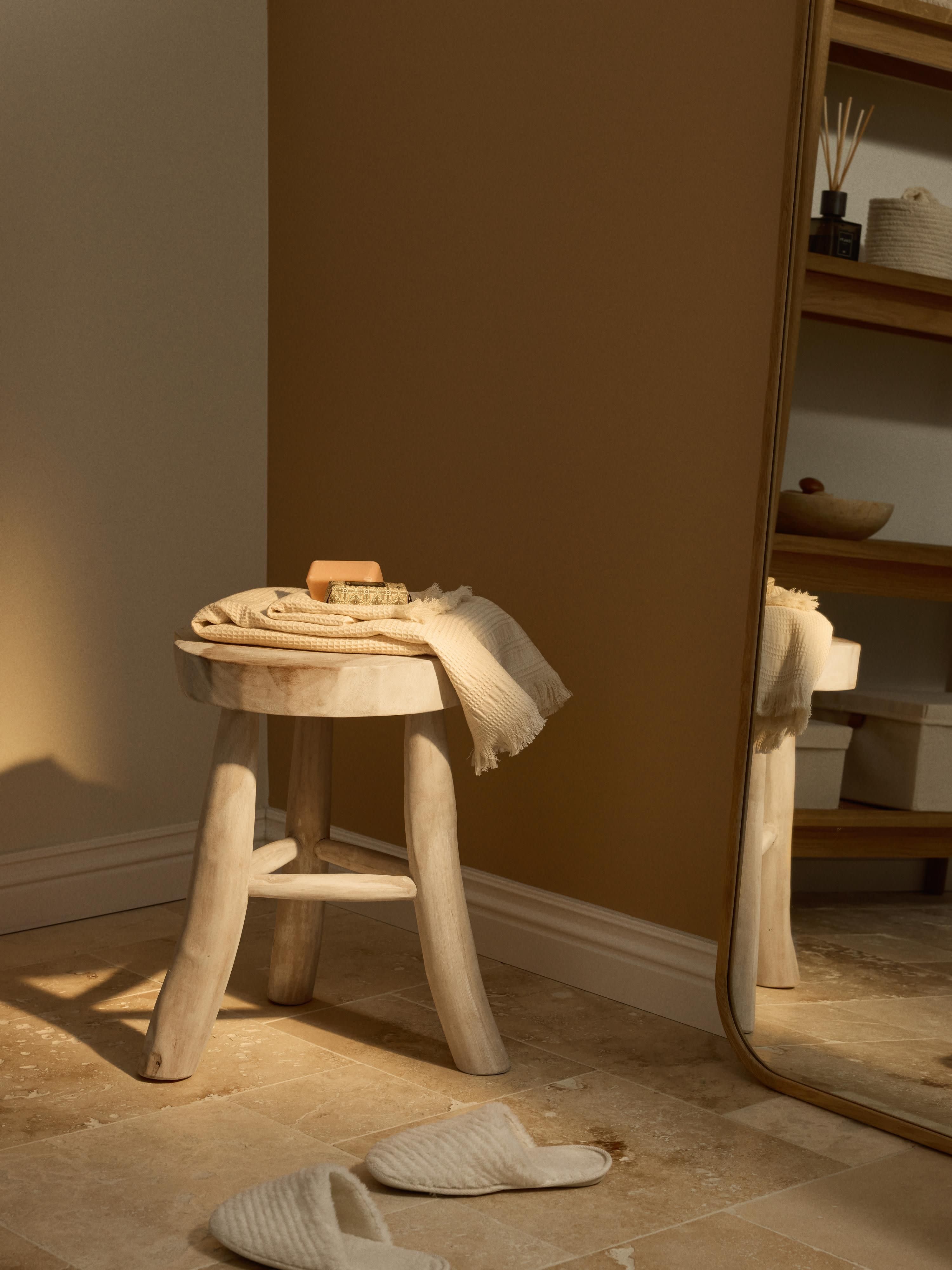 Runder Hocker Beachside aus Mungurholz