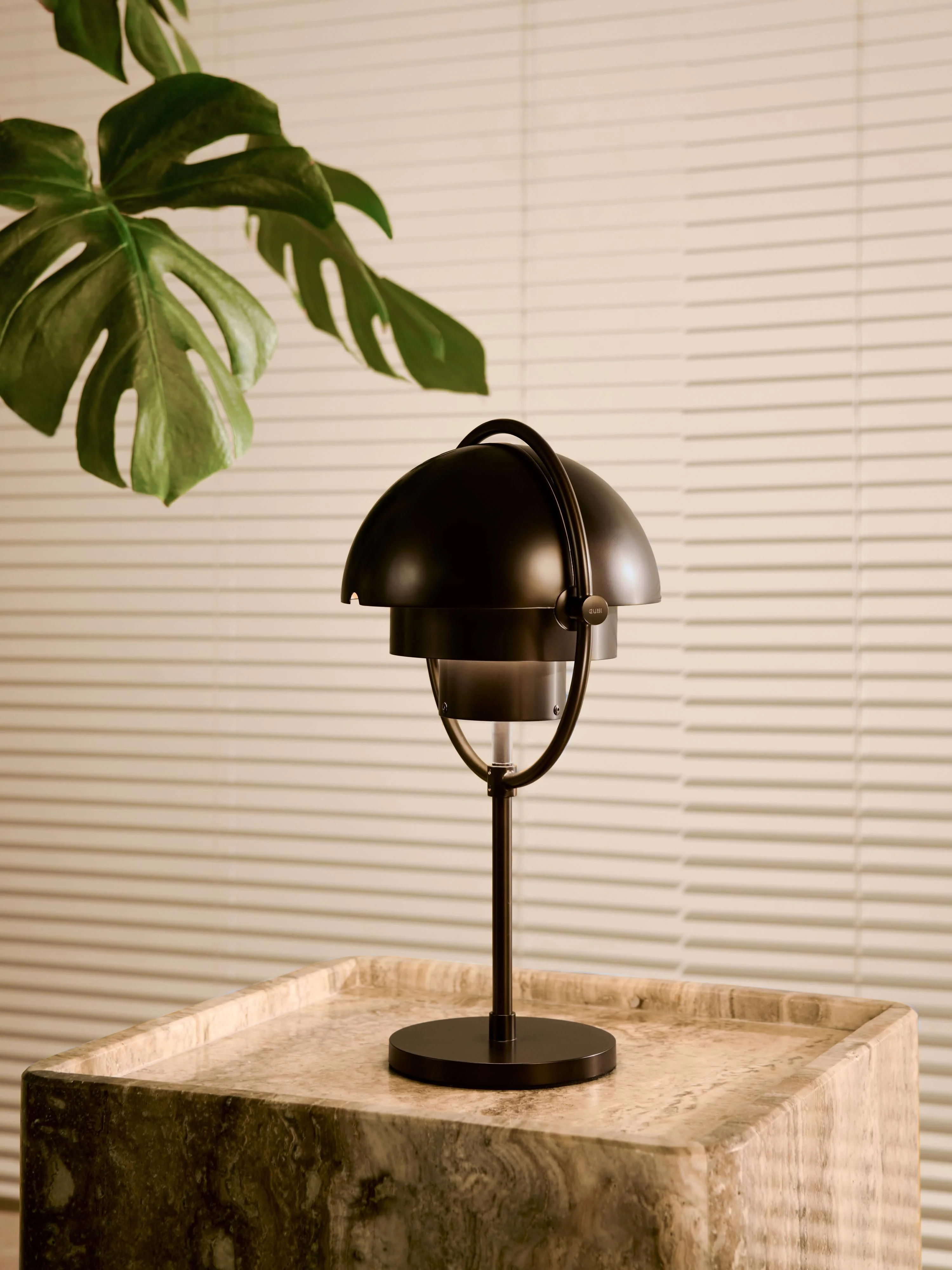 Mobile dimmbare Tischlampe Multi-Lite, verstellbar