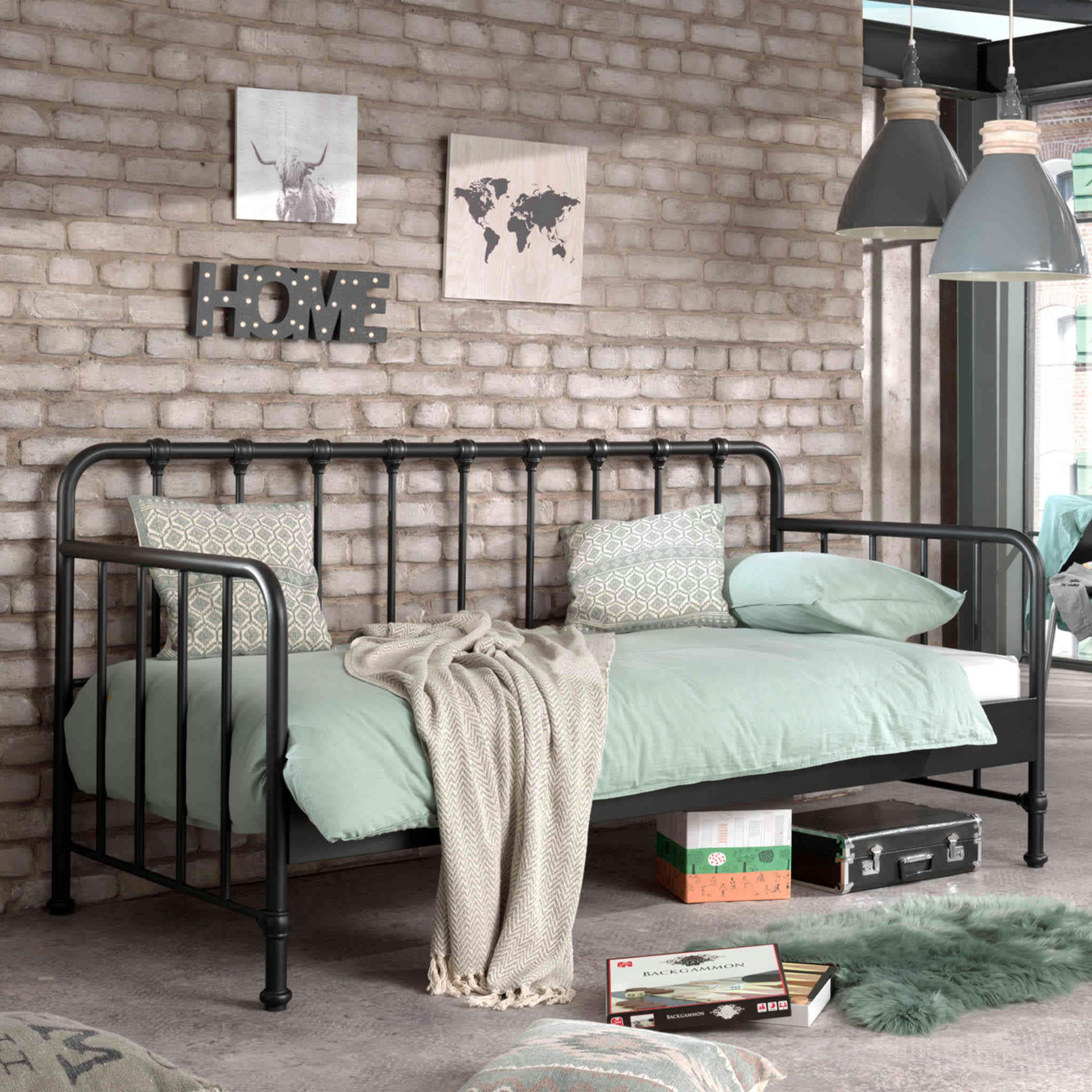 - Lit enfant banquette à barreaux en métal noir 90x200