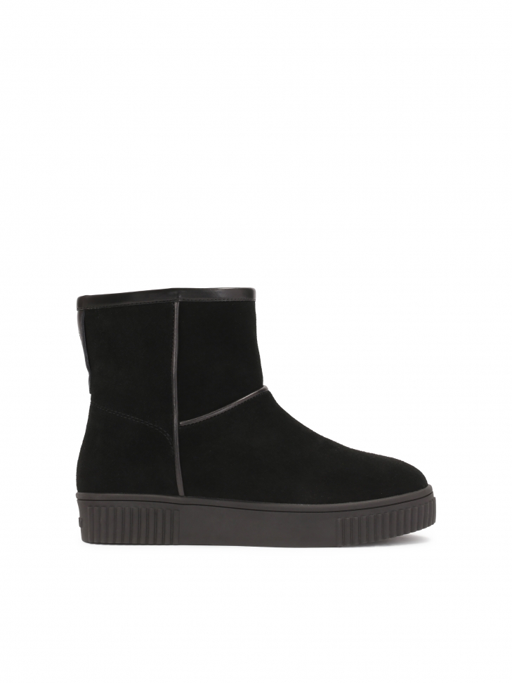 Black suede ankle snow boots