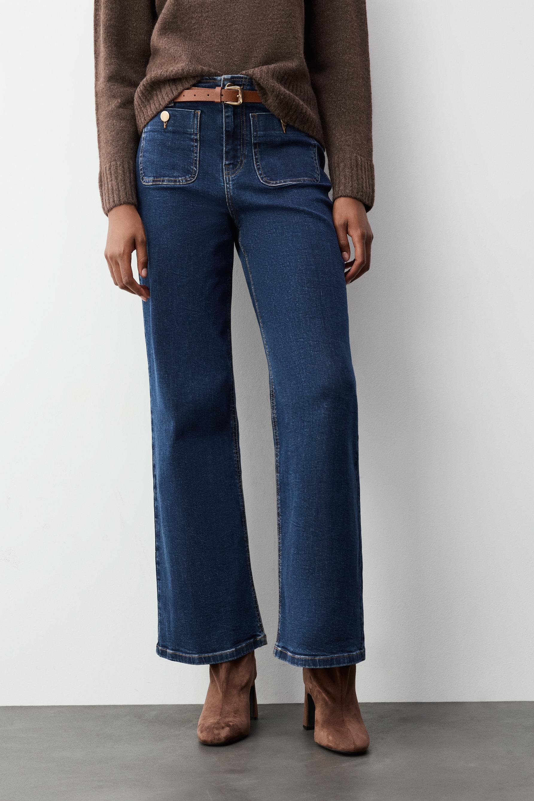 Jeans straight bolsillos plastrón