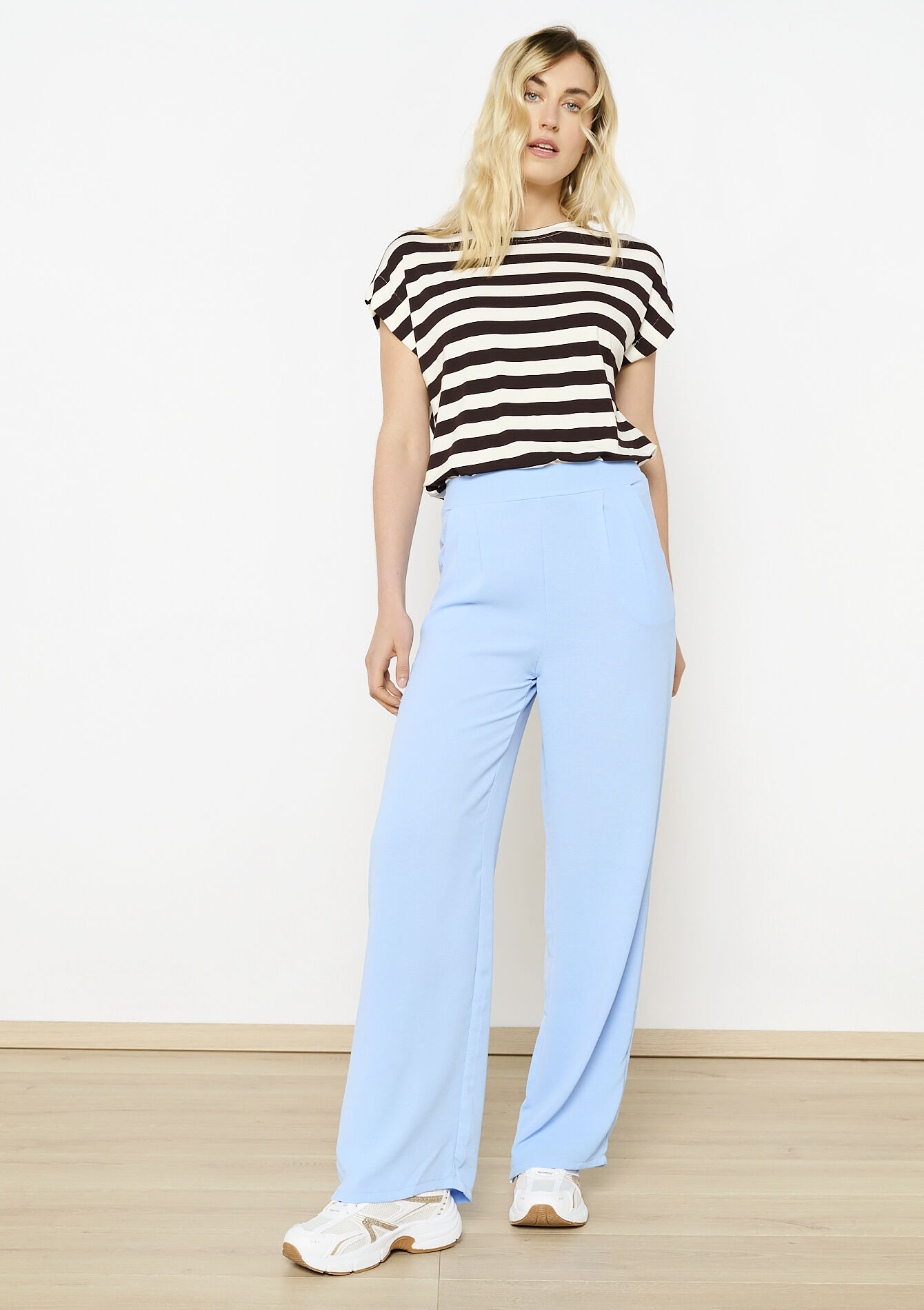 Wijde vloeiende broek