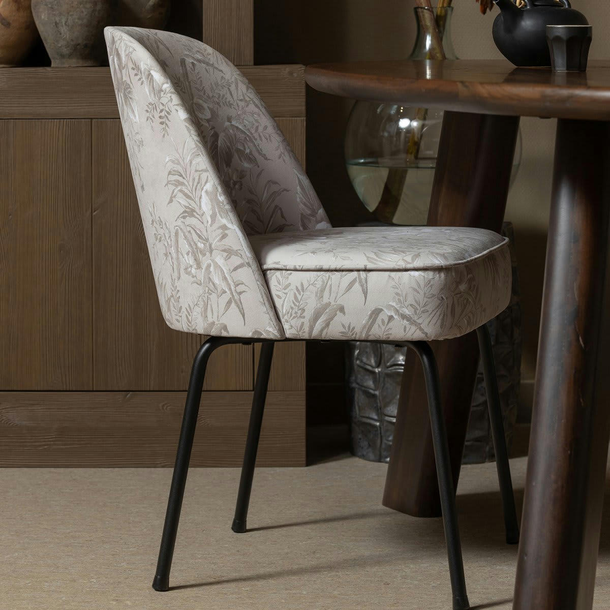 VOGUE - Chaise design crapaud velours fleuri beige