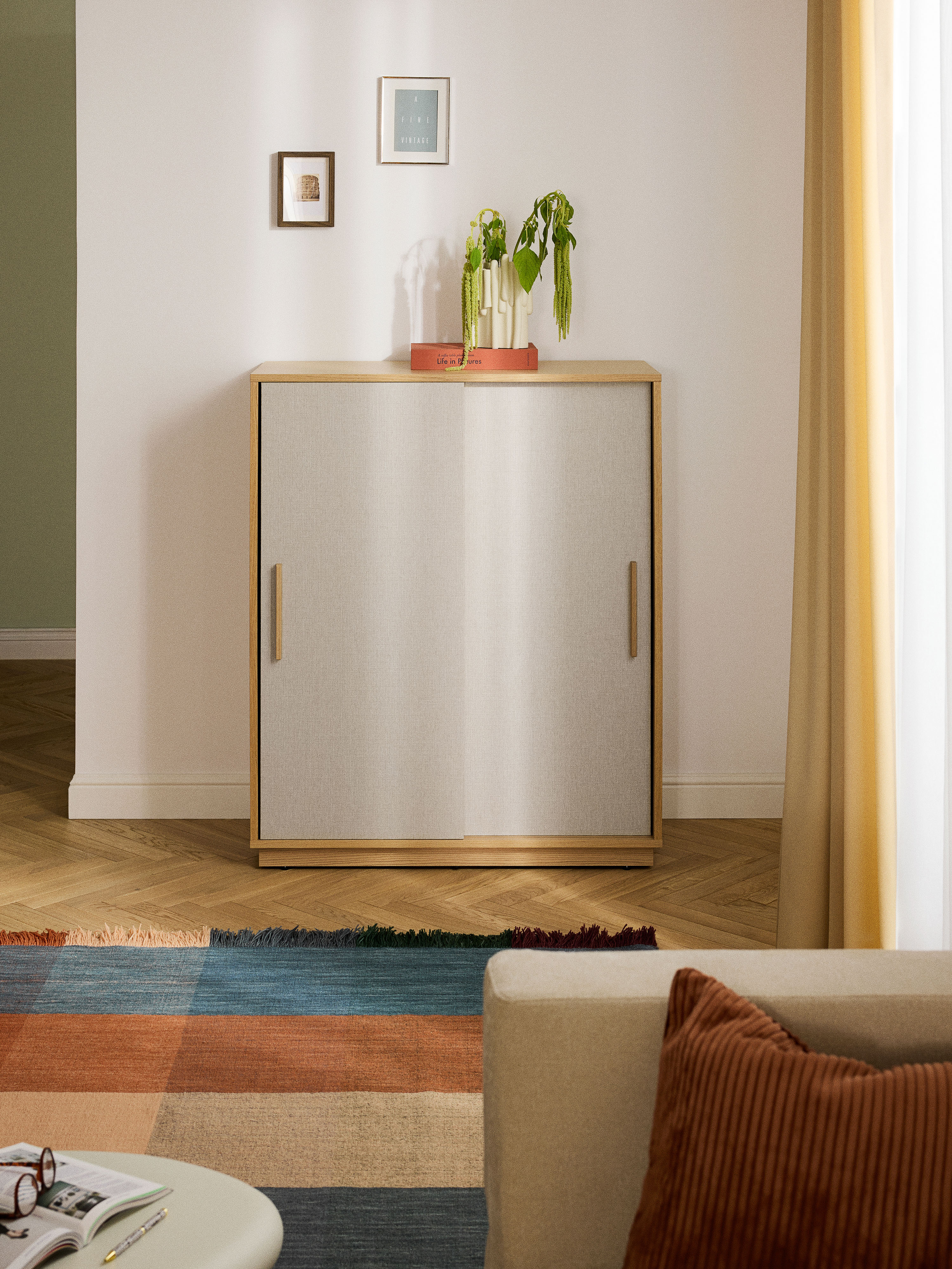 Holz-Highboard Wisp mit gepolsteter Front