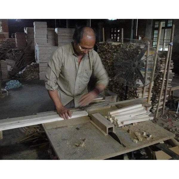 Handmade Porcelain 24-inch Blue and White Landscape Umbrella Stand (China)