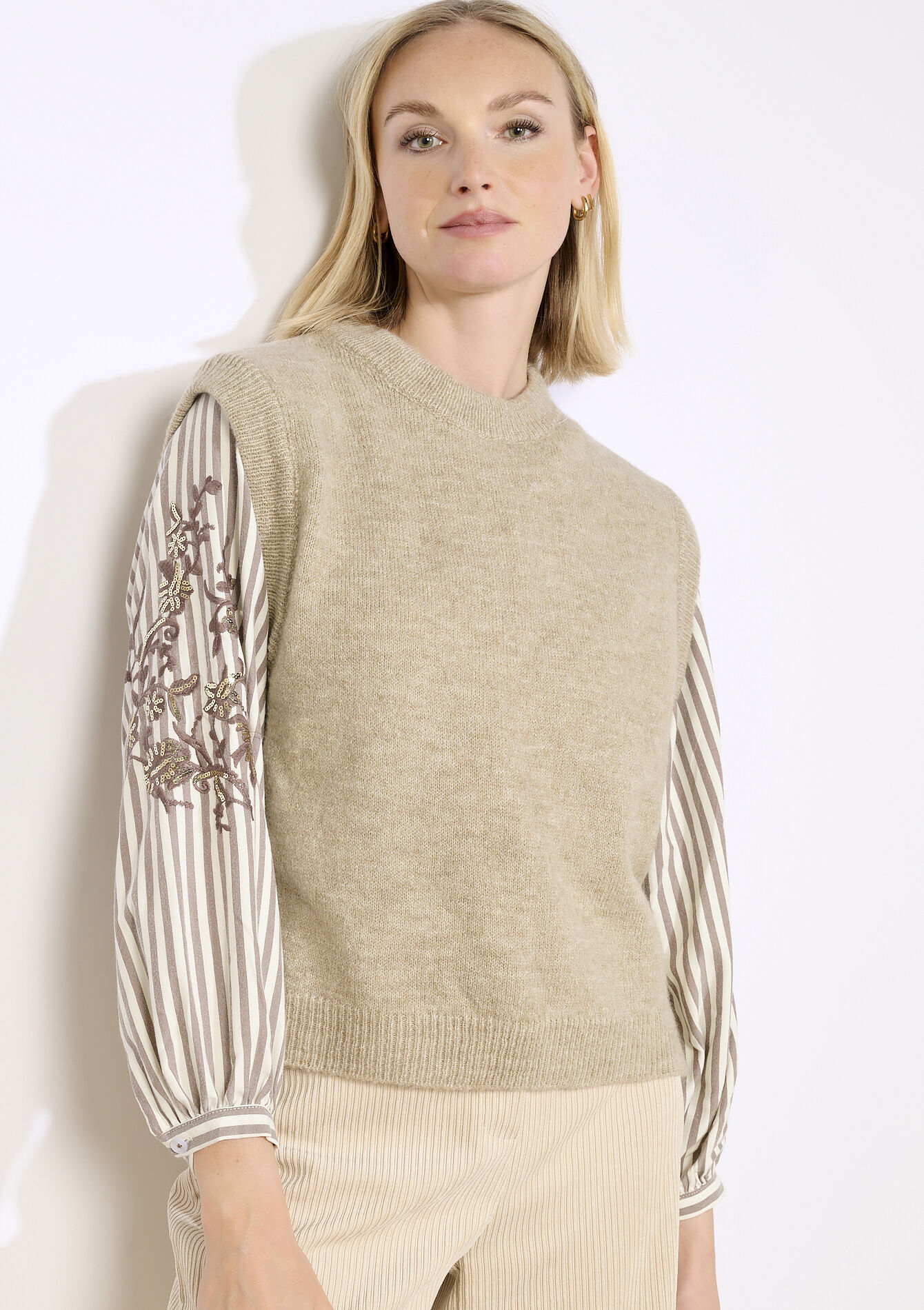 Mouwloze gebreide trui