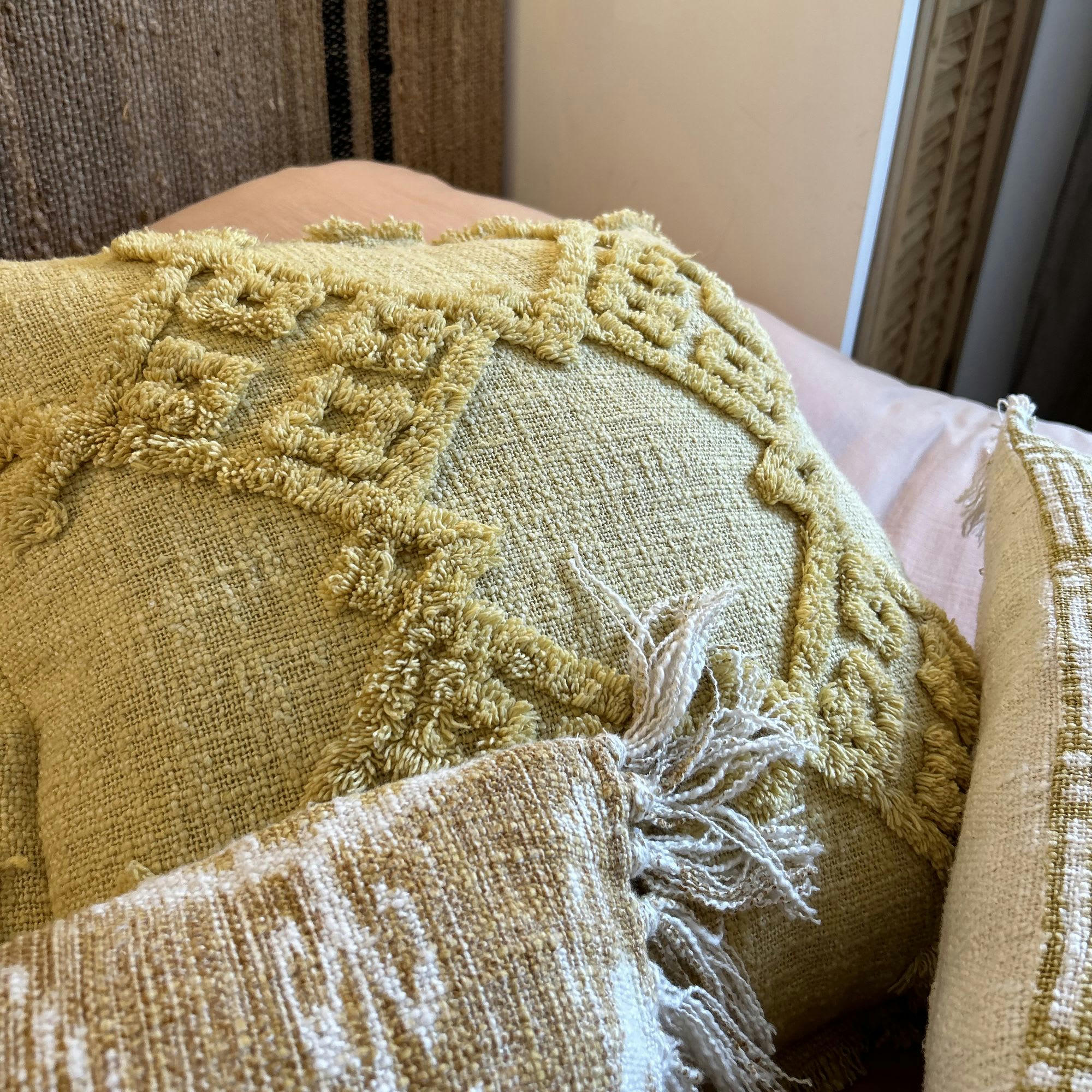 CANDIDO - Coussin en coton jaune avec franges 45cm