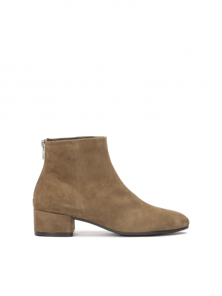 Classic suede boots with low heel