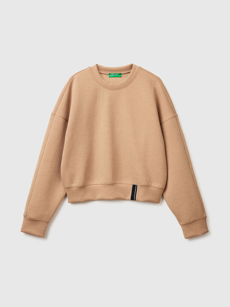 Boxy fit sweatshirt with crest on the back