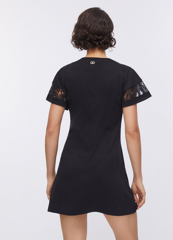 Abito corto con dettagli in pizzo