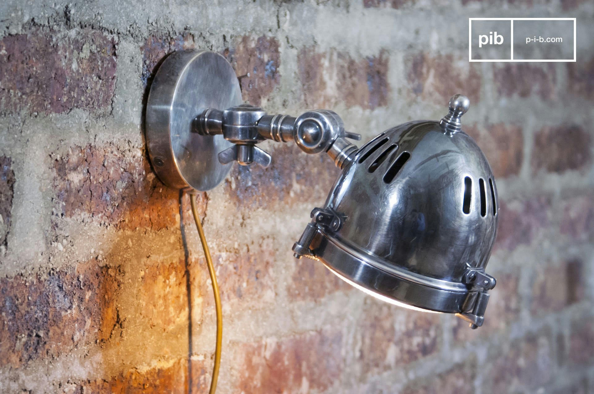 PHARE - Applique murale design en métal argenté