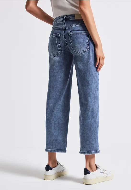 Straight Leg Destroyed Jeans