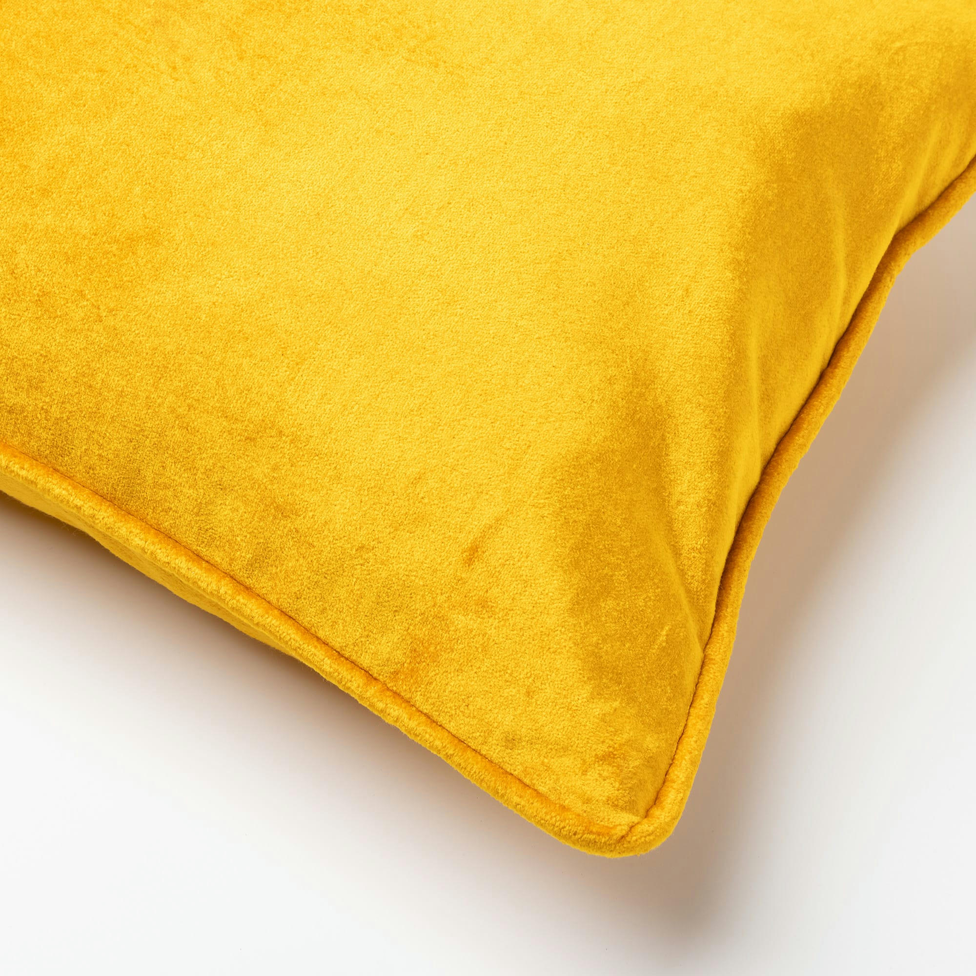 - Coussin jaune en velours 50x50 cm uni