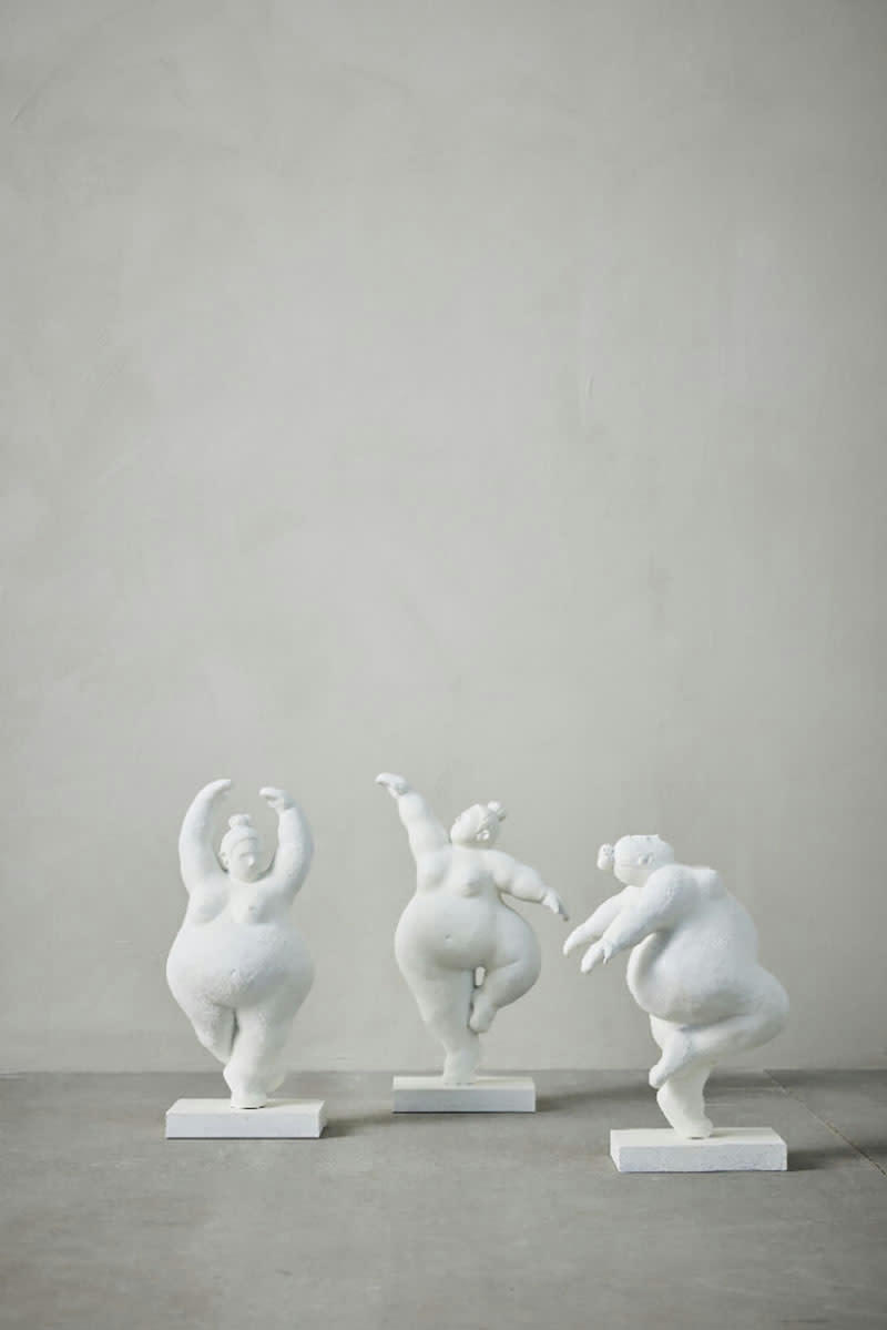 - Statuette en polyrésine blanche H23