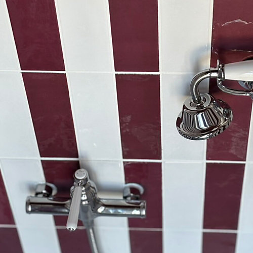 Faïence Effet Zellige Bordeaux VILLAGE 6,5x20 Aubergine - LES CARREAUX DE JEAN