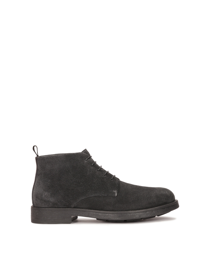 Men's boots made of natural suede