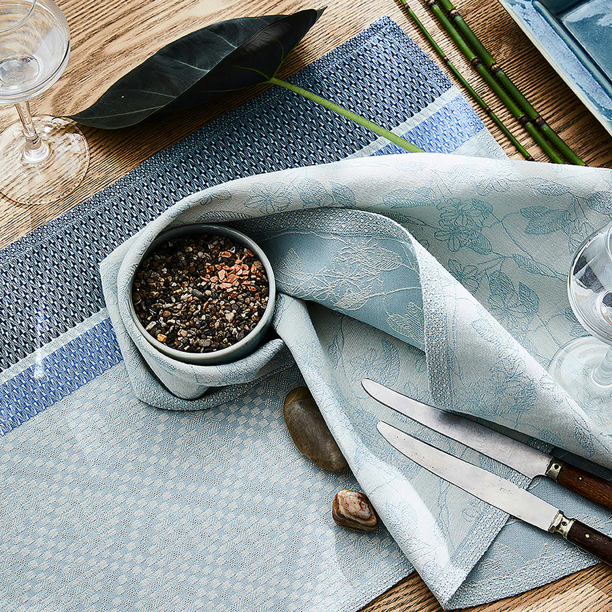 ESSENTIEL GRAPHIQUE - Set de table en coton ciel 50 x 36