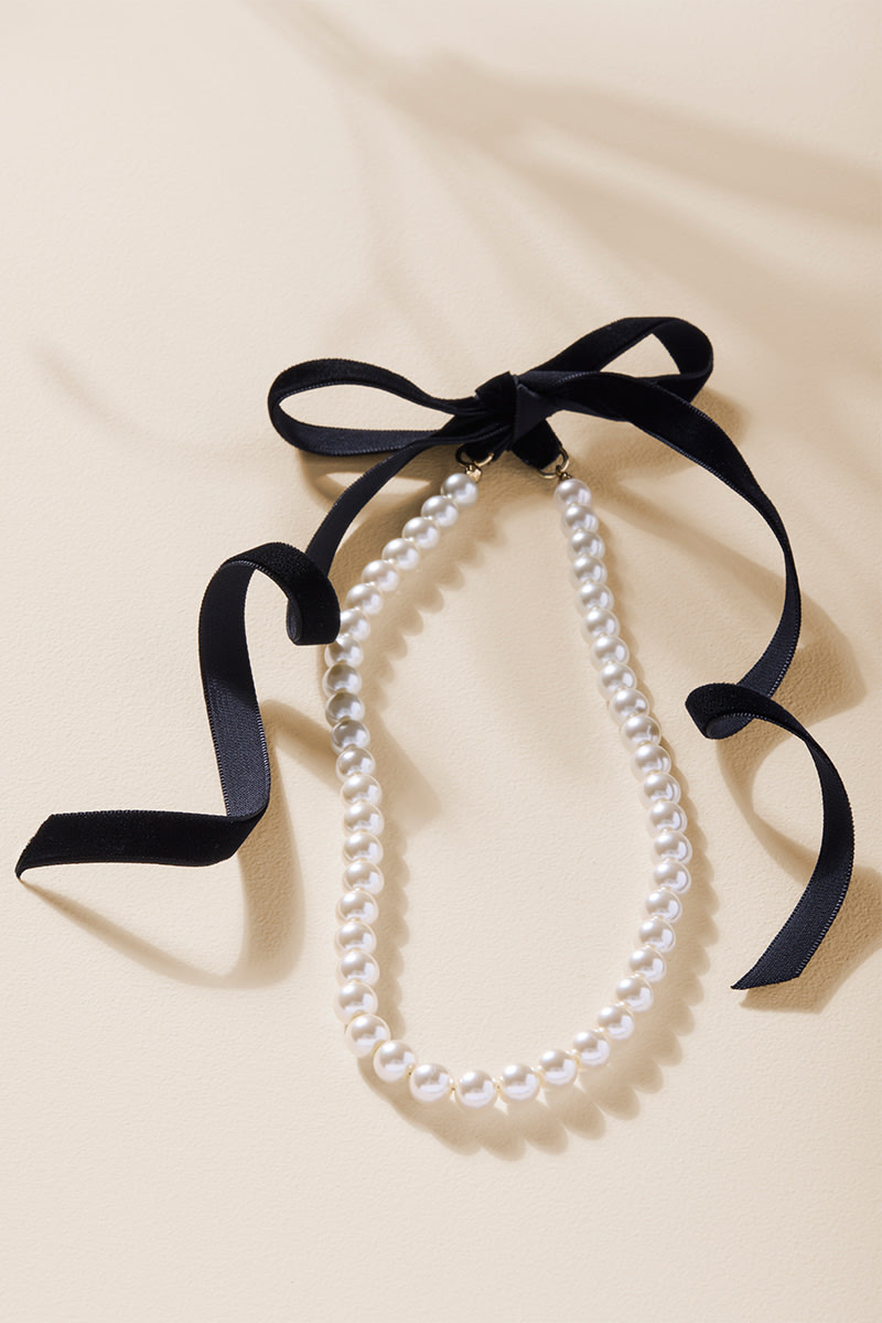 Dora Velvet Bow Pearl Strand Necklace
