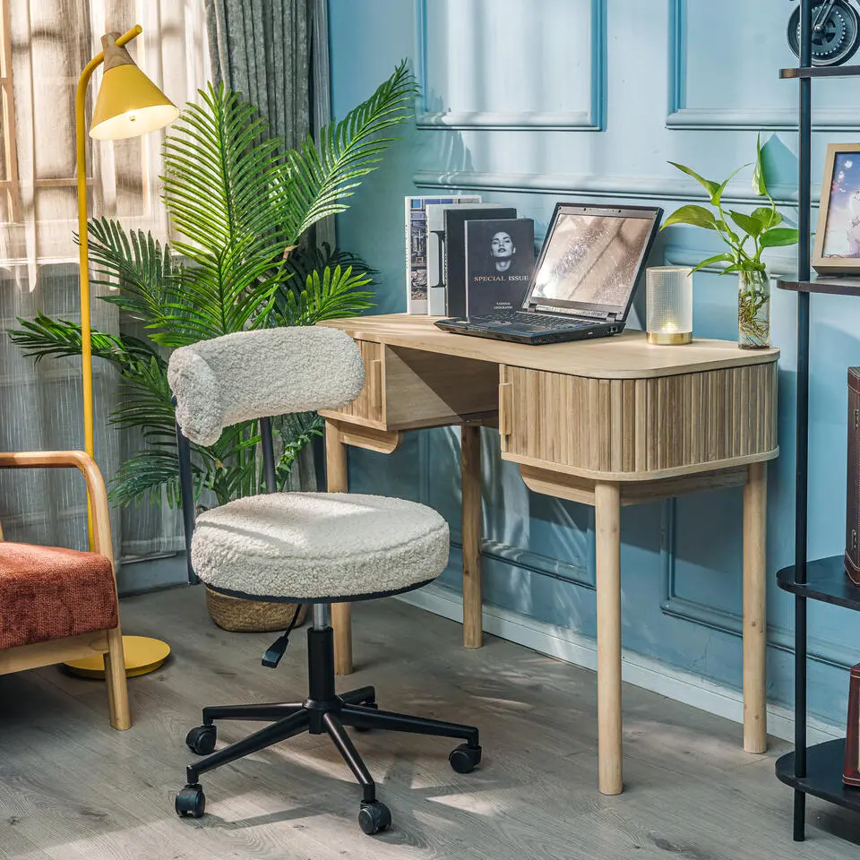 Bureaustoel met witte lussen met metalen basis