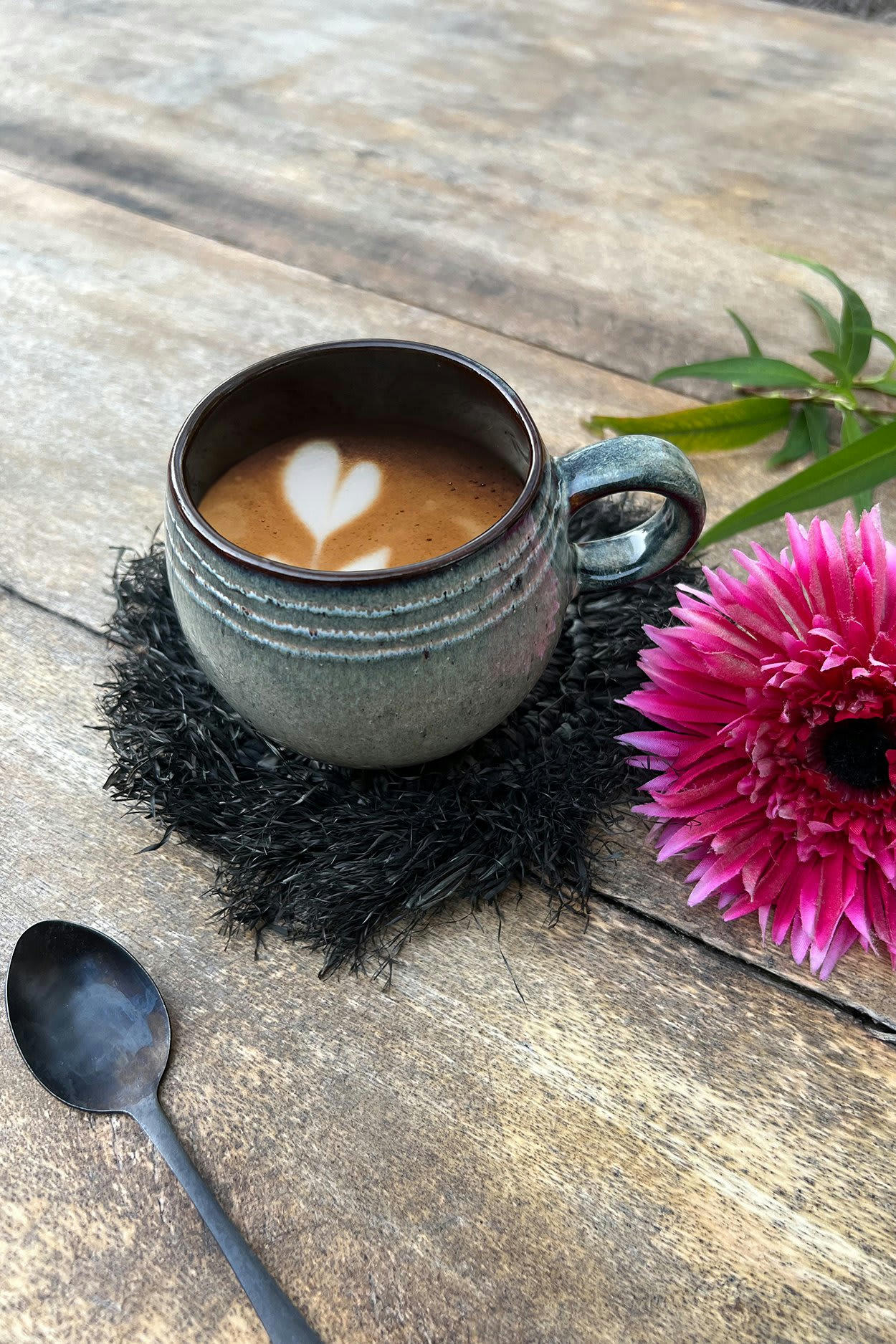 FRINGE RAFFIA - Sous-verre en raphia noir