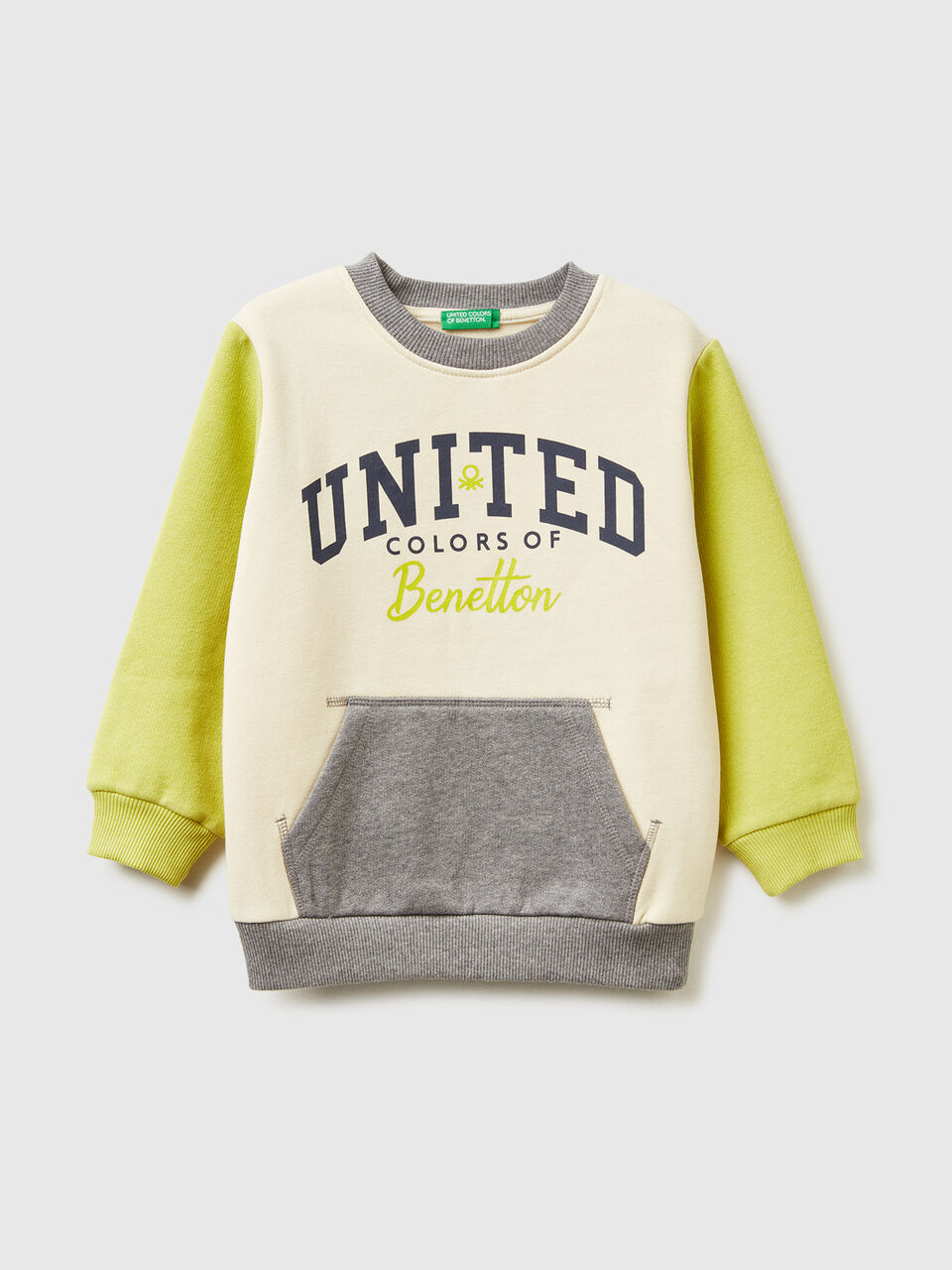 Warm sweatshirt with kangaroo pocket