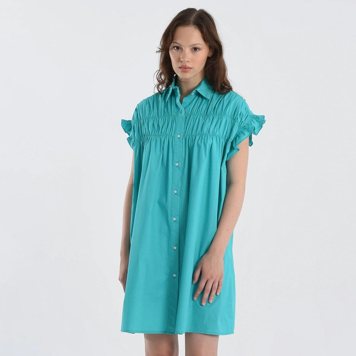 Robe droite boutonnée, manches courtes volantées