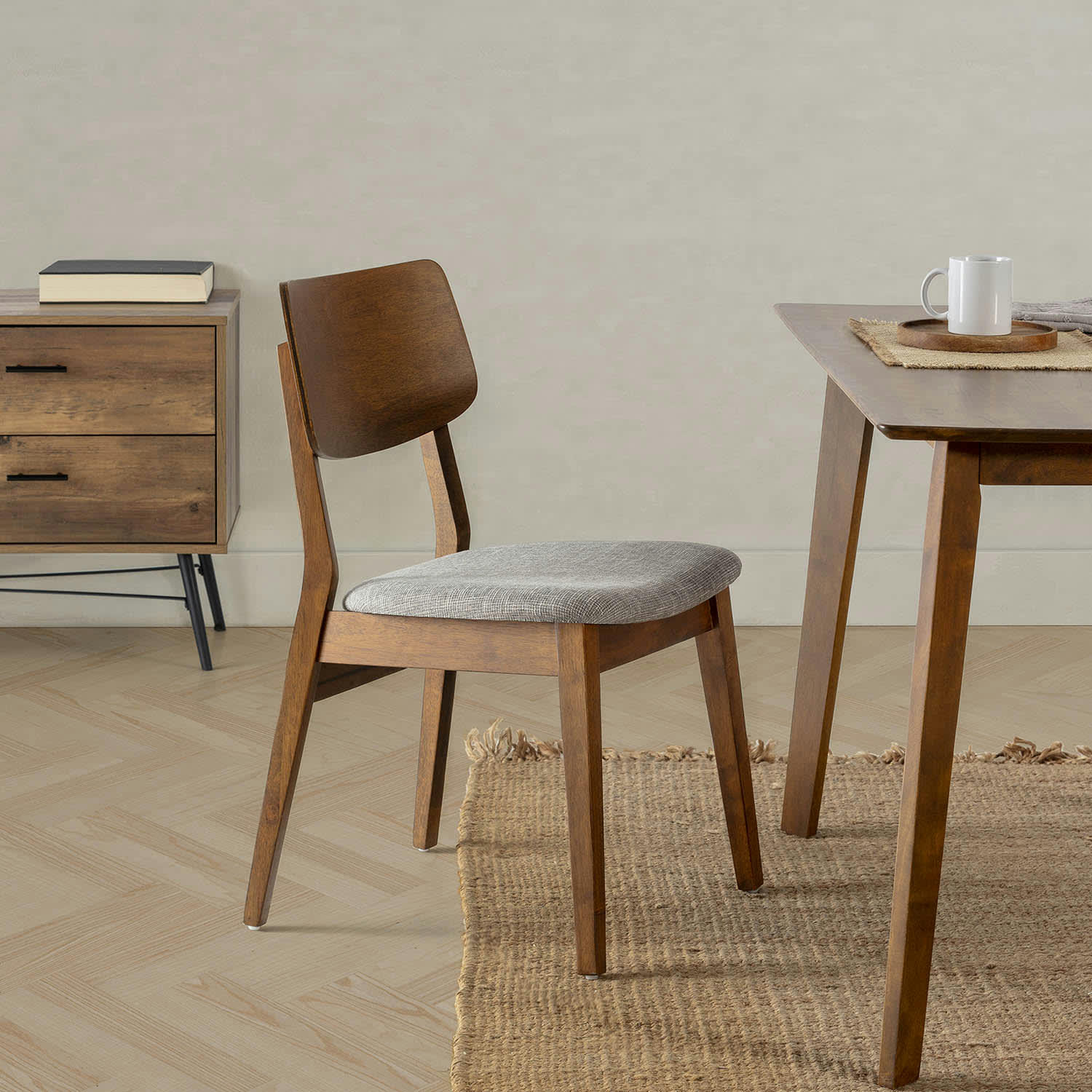 SUSI - Pack de 2 chaises couleur noyer, bois massif