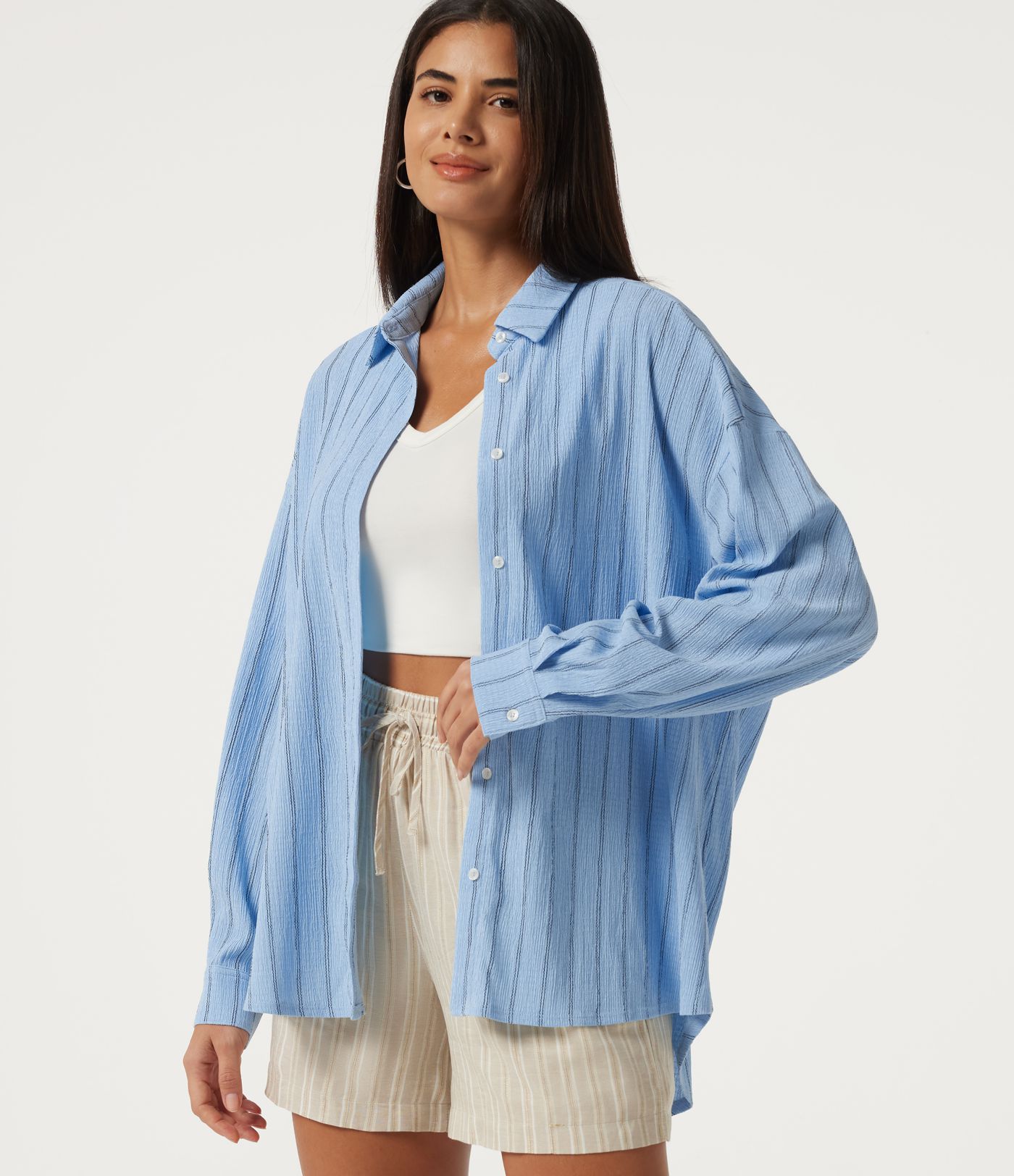 Blouse ample à col chemise, épaules tombantes, manches longues et rayures