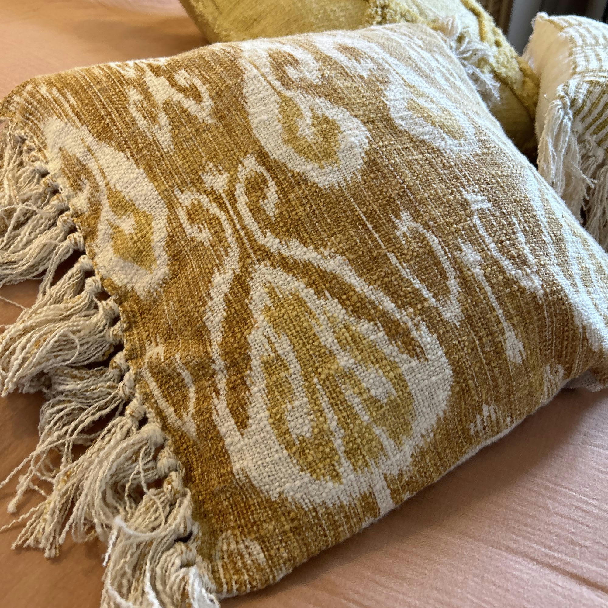 ITAREMA - Coussin en coton jaune avec franges 45cm