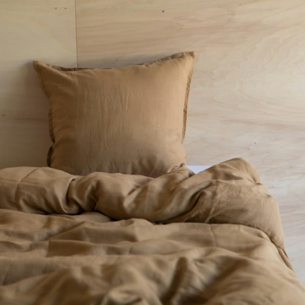 LES ESSENTIELS - Housse de couette fermeture boutons en lin lavé marron camel 260x240