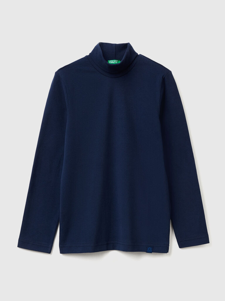 Long sleeve turtleneck t-shirt