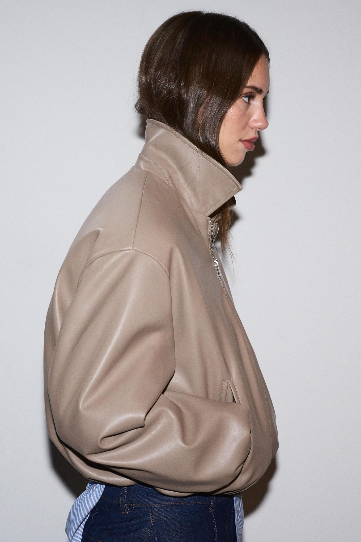 Cazadora bomber acolchada efecto piel