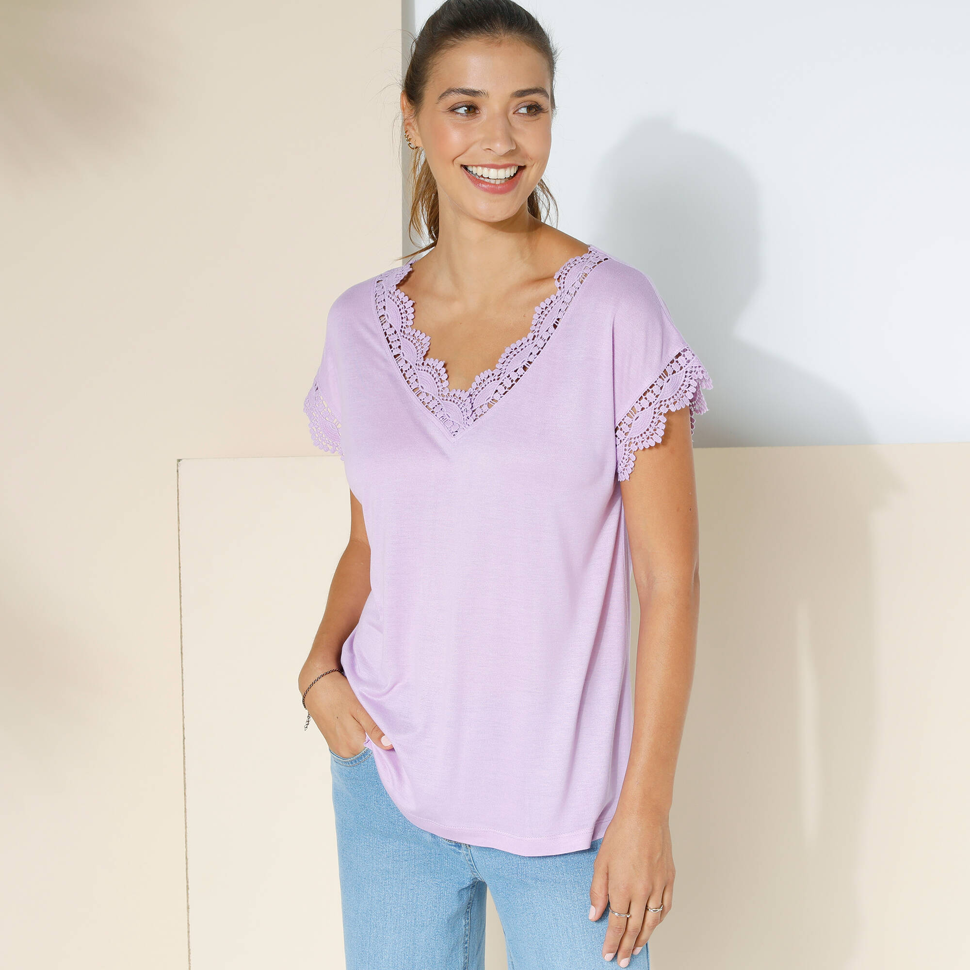 T-shirt uni col V macramé