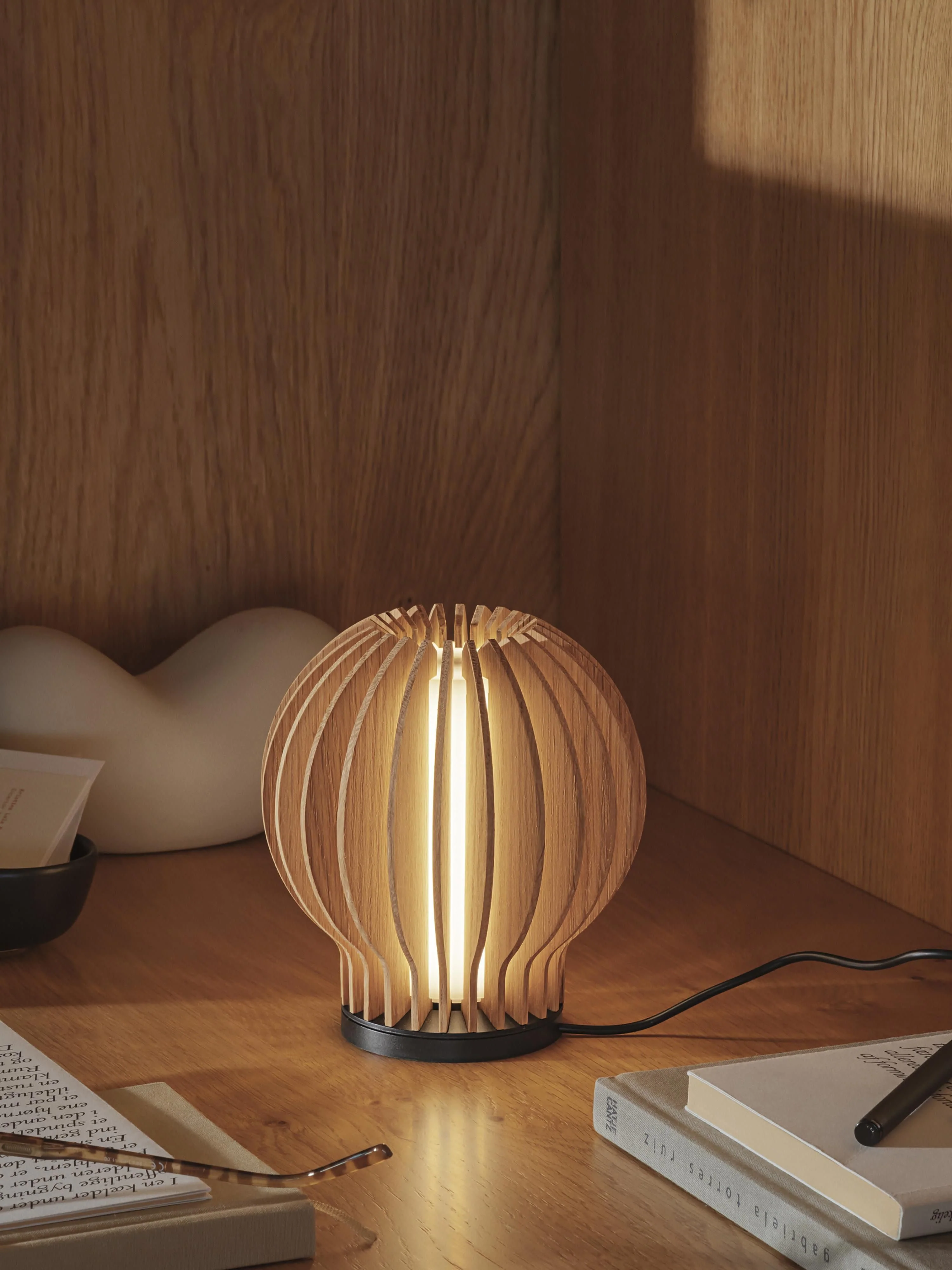 Kleine mobile LED-Tischlampe Radiant, dimmbar