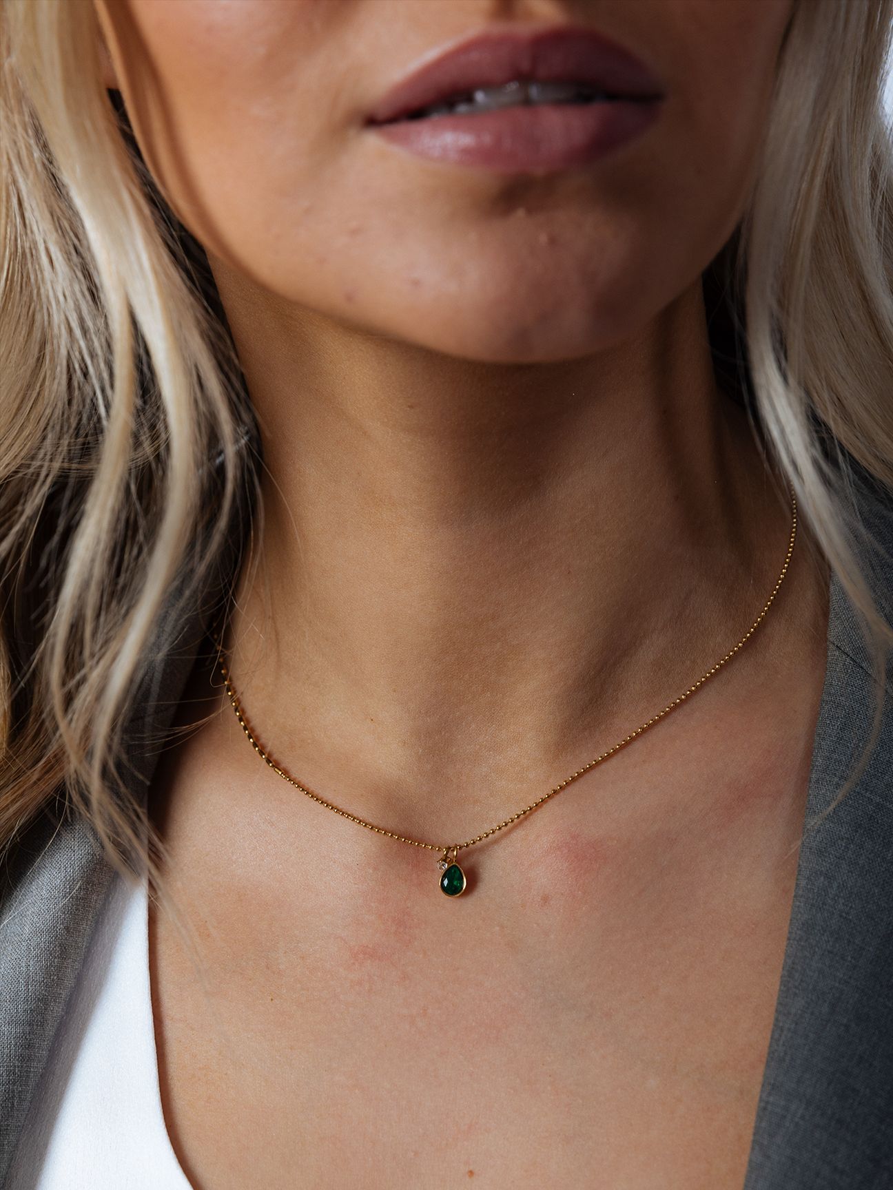 SVNX Teardrop Pendant Necklace in Emerald - Gift Boxed