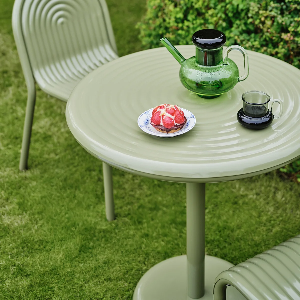 Tom Dixon - Groove Round Gartentisch