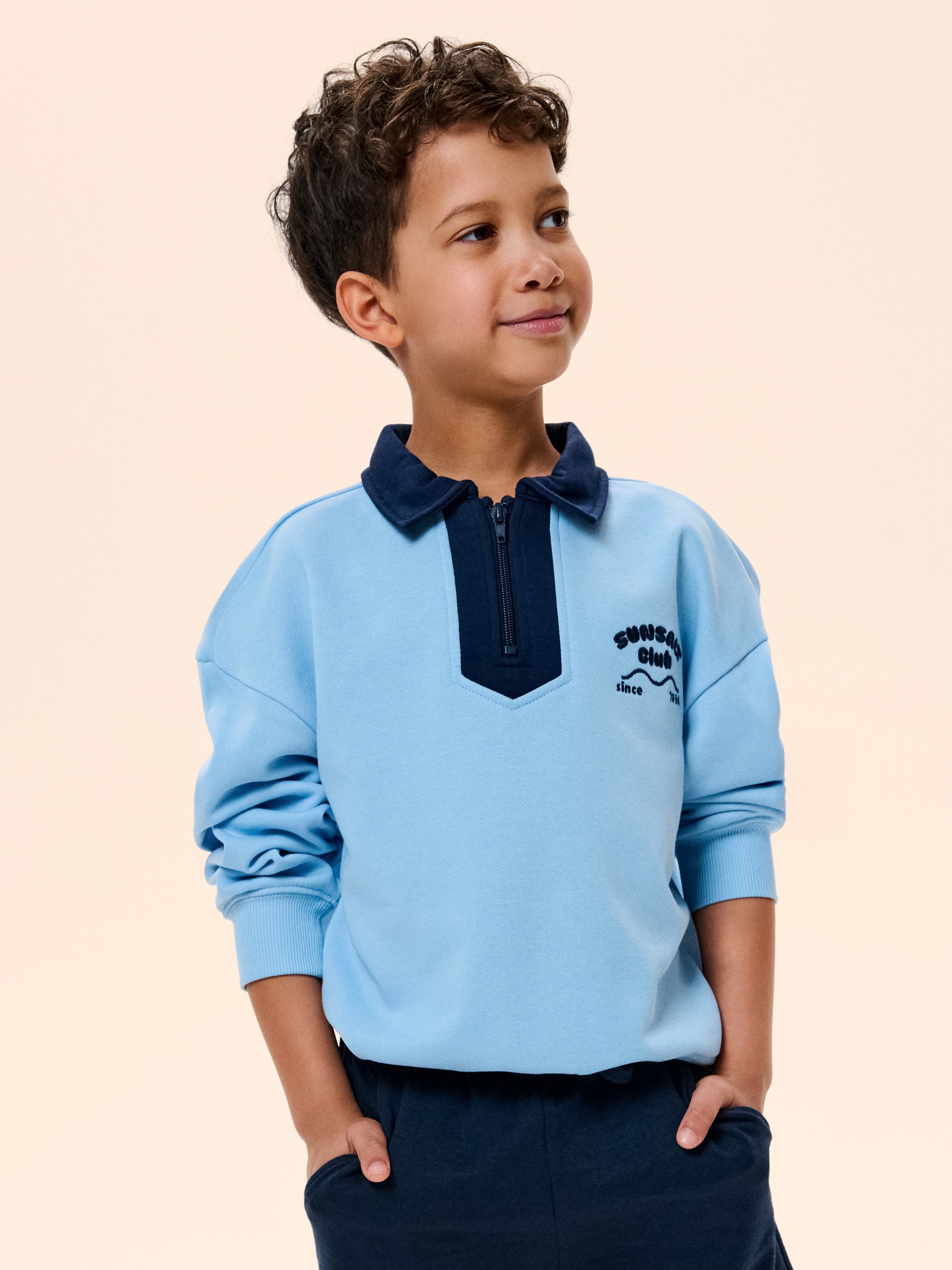 Bluza polo z haftem i zamkiem z dzianiny french terry