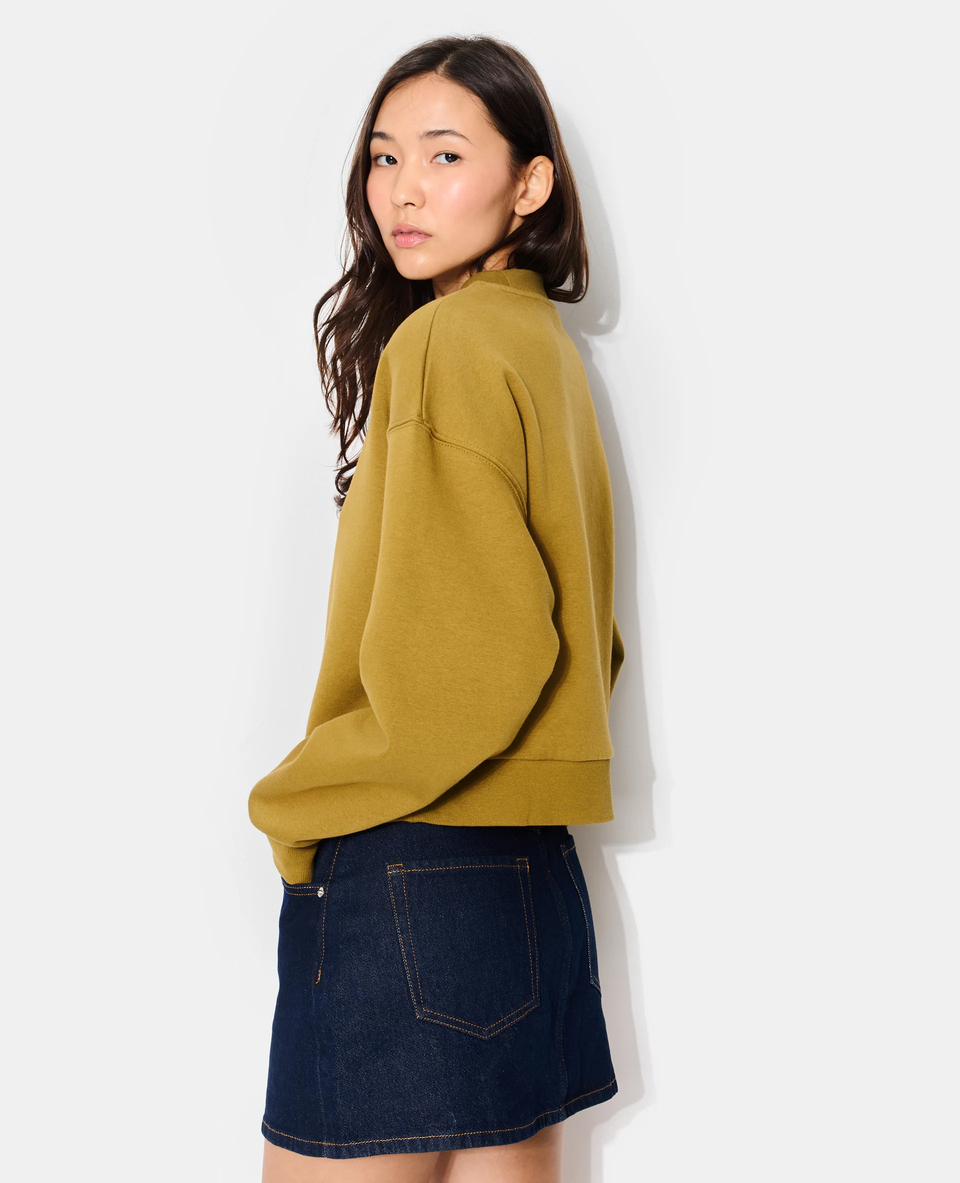 Sweat col rond avec broderie poitrine