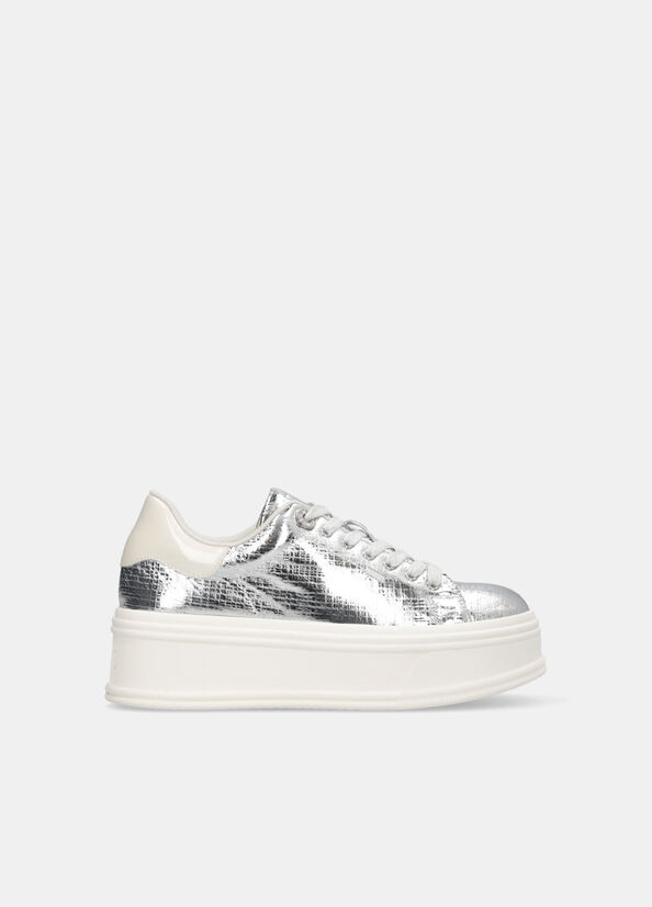 Sneakers in crackle