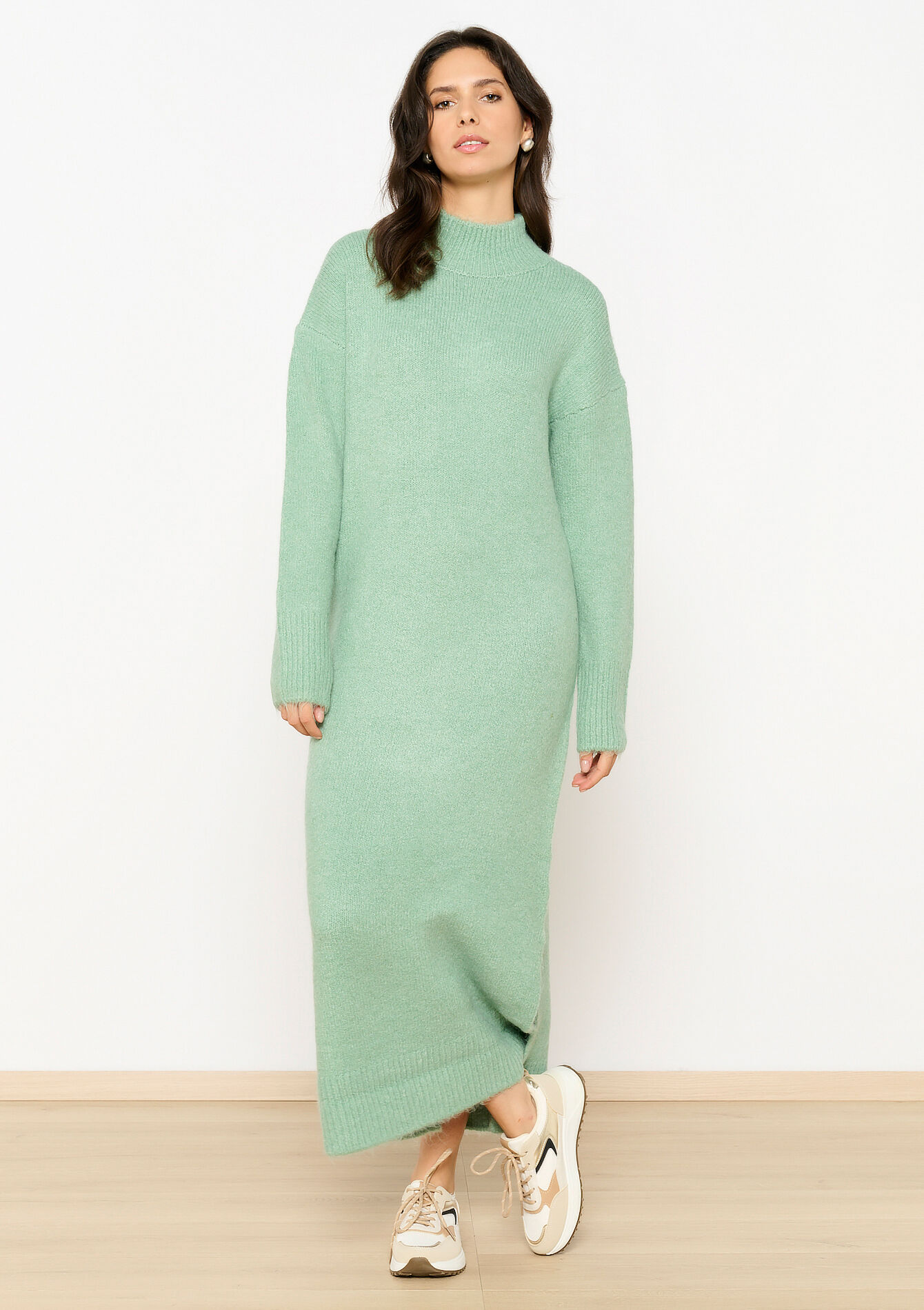 Trui-jurk met hoge hals