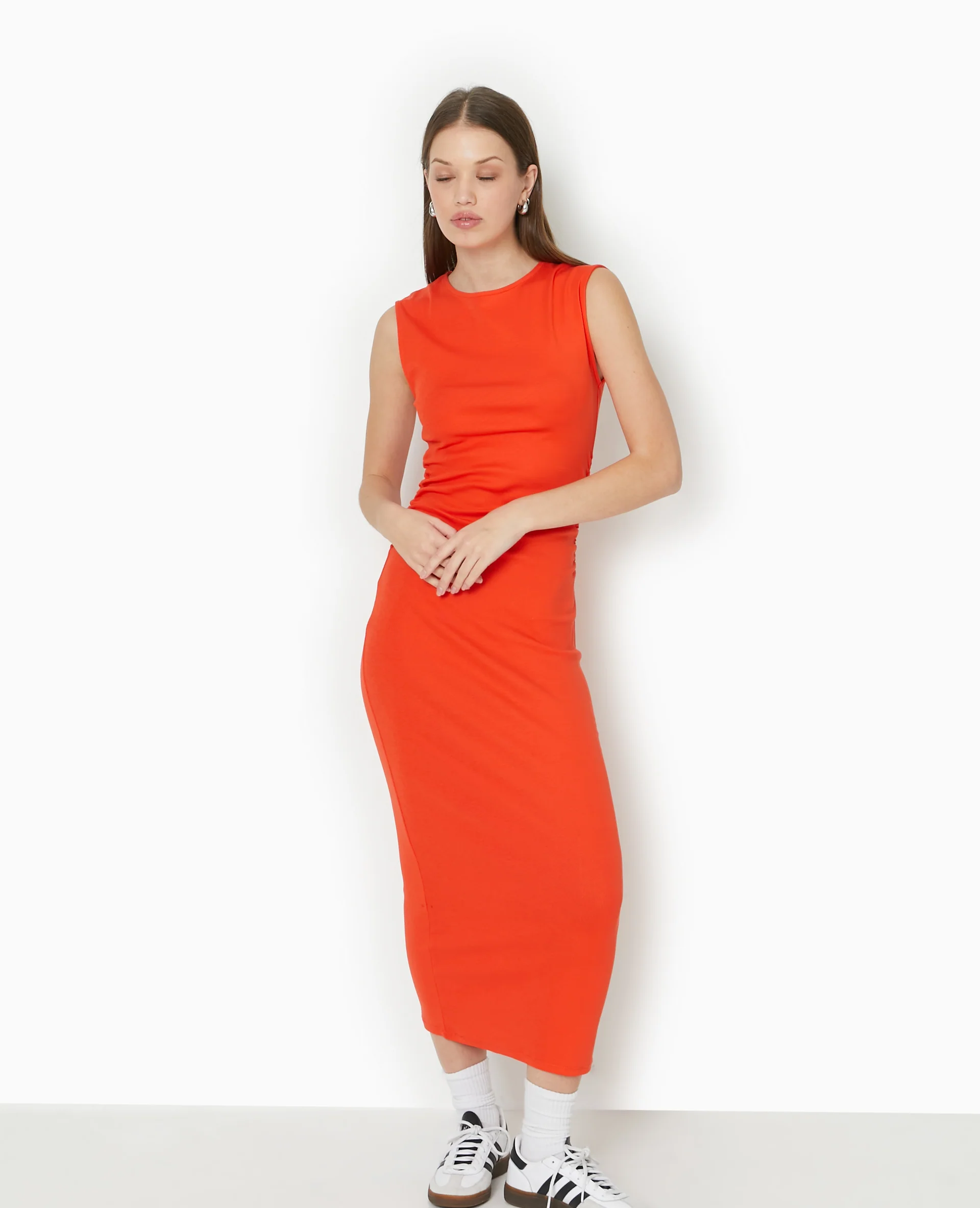 Robe longue sans manches avec fronces côtés