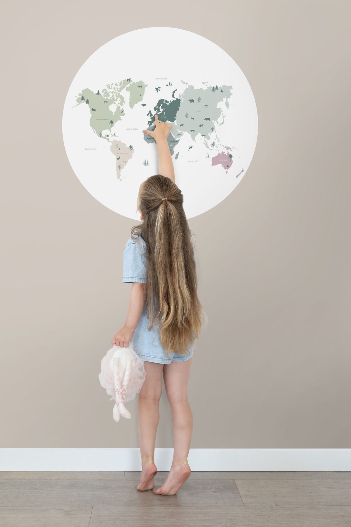 ESTAhome zelfklevende behangcirkel wereldkaart voor kinderen blauw Ø 70 cm 158986