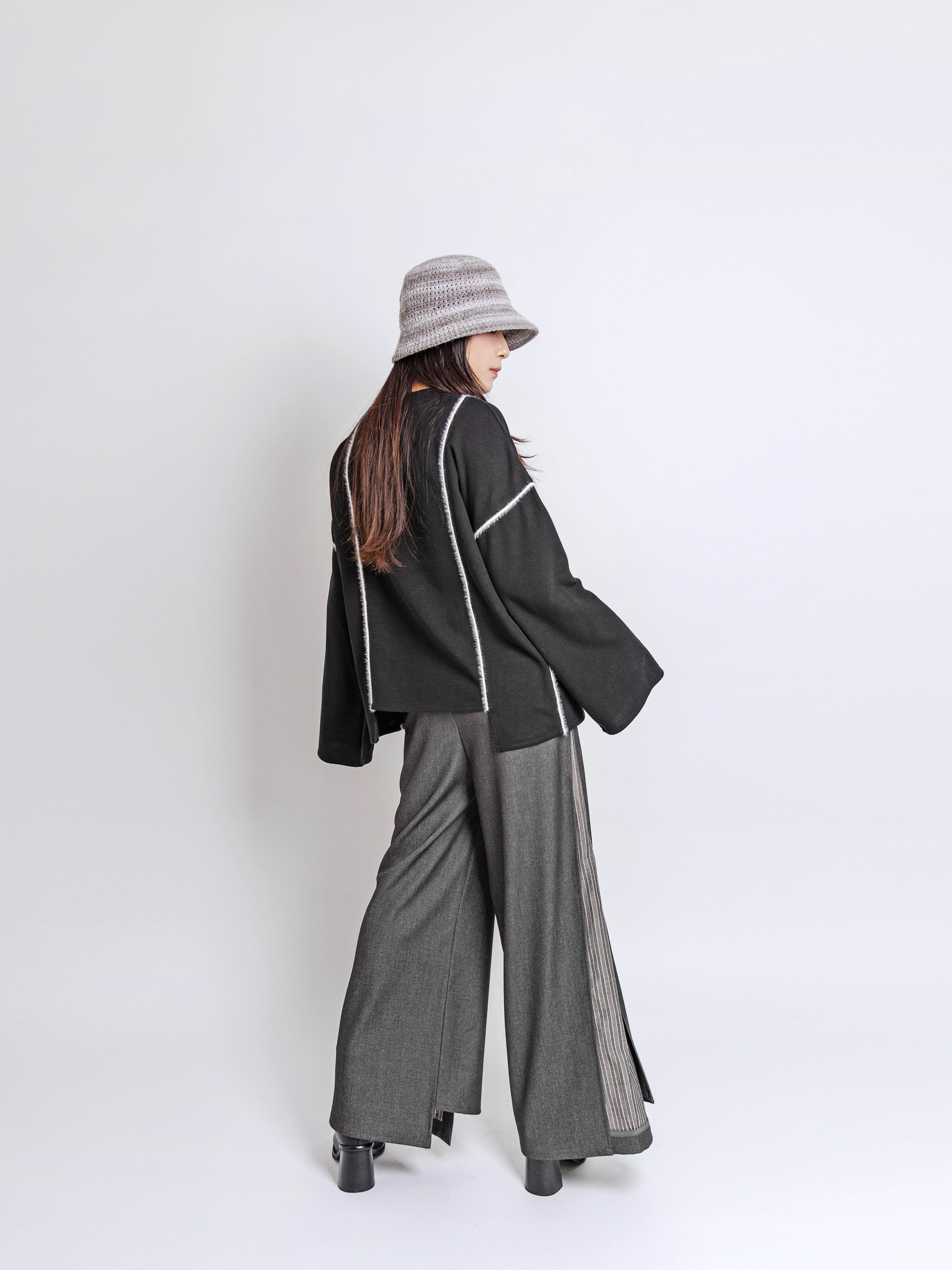 Oversized fluffy trim top - 25WRT225A