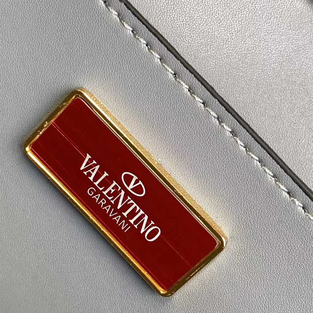 Valentino Garavani (7A regular version)