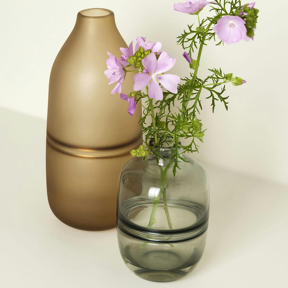 TRUE - Vase en verre fumé gris H19