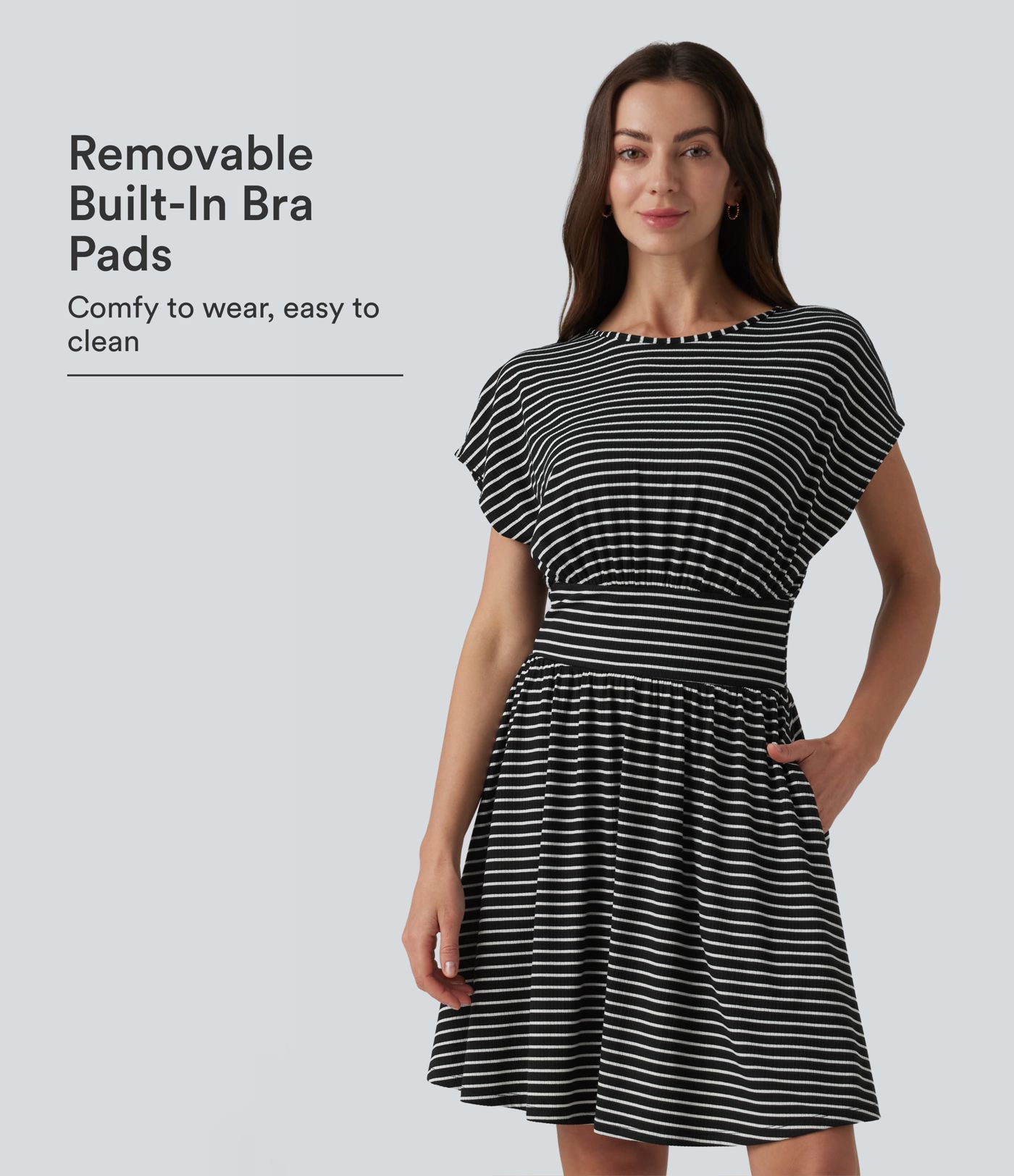 Robe courte fluide col rond manches courtes à rayures avec brassière intégrée et poches