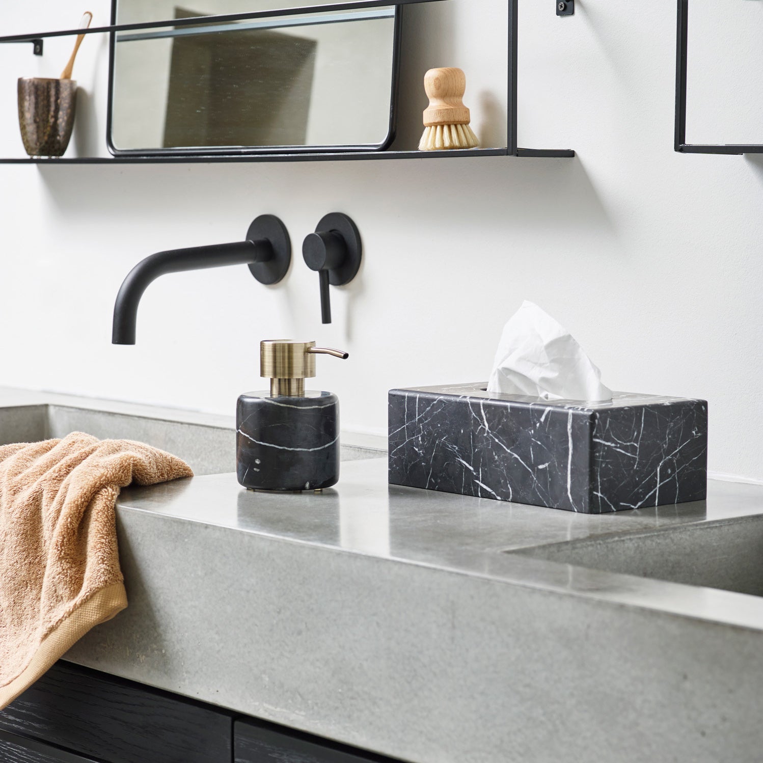 Aquanova Nero Tissuehouder