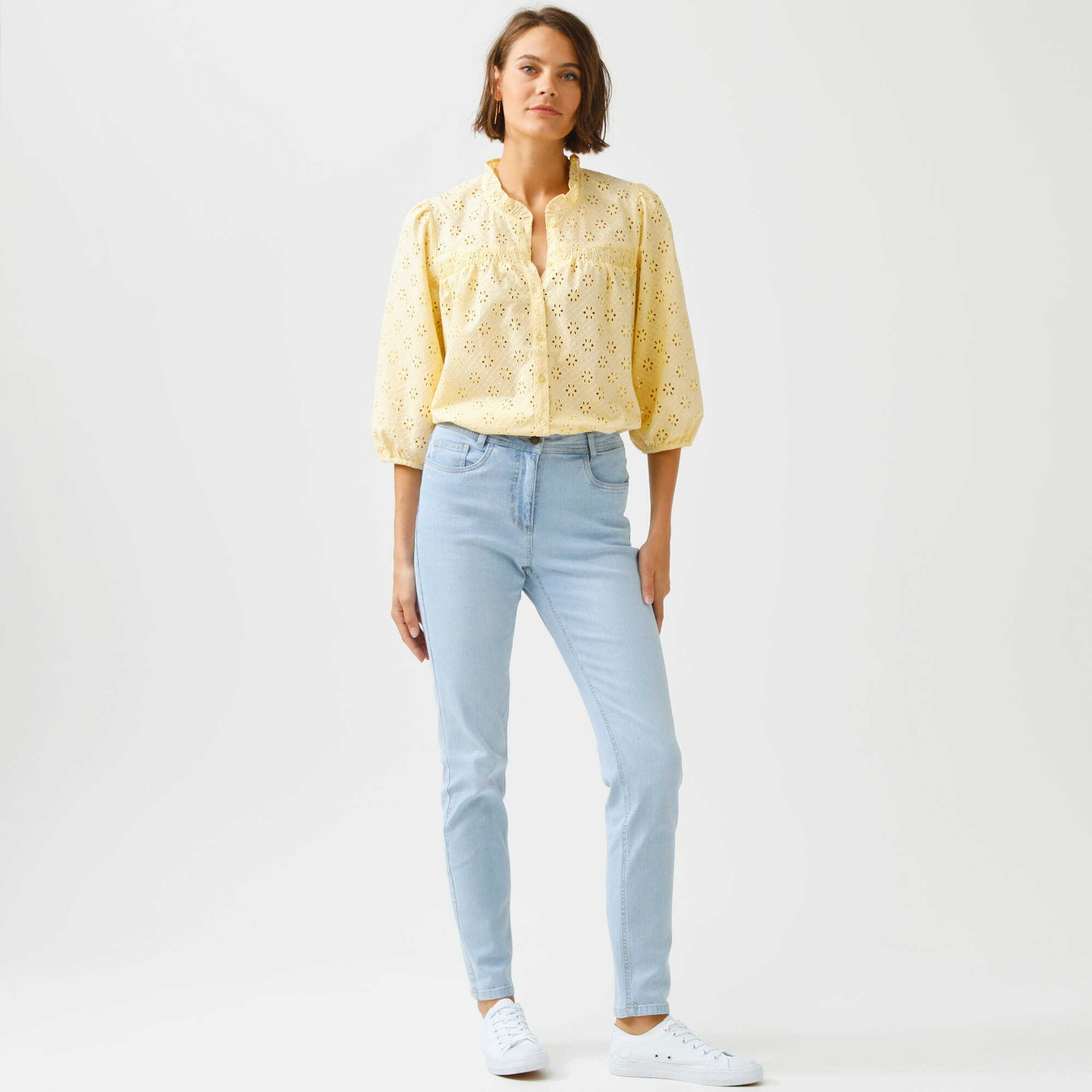 Chemisier broderie anglaise, smocks et col volanté